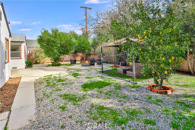 21032 Cantara Street, Canoga Park CA: https://media.crmls.org/medias/638ff22e-50f5-491d-acd3-68a3da2acfc7.jpg