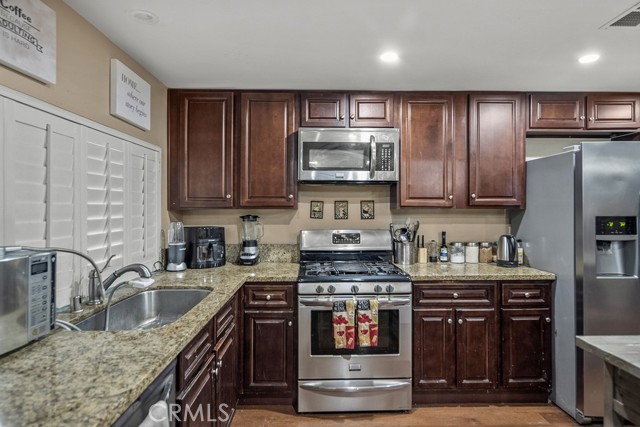 Detail Gallery Image 8 of 35 For 28148 Bakerton Ave, Canyon Country,  CA 91351 - 4 Beds | 2 Baths
