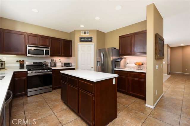 Detail Gallery Image 9 of 40 For 38236 Hermosa Ct, Murrieta,  CA 92563 - 5 Beds | 3 Baths