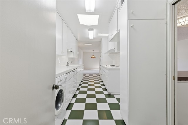 Detail Gallery Image 9 of 50 For 5330 Lindley Ave #305,  Encino,  CA 91316 - 2 Beds | 2 Baths