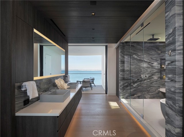 3 The Point, Coronado CA: https://media.crmls.org/medias/63919f41-29d5-4348-b405-bc47617fc856.jpg