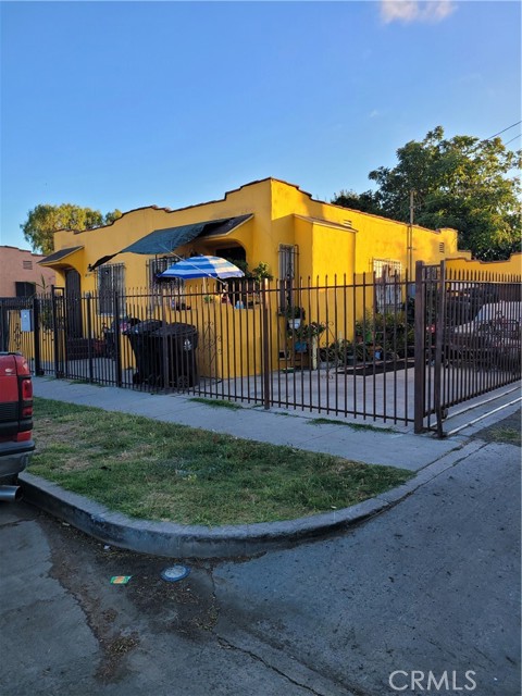 Image 2 for 8217 Towne Ave, Los Angeles, CA 90003