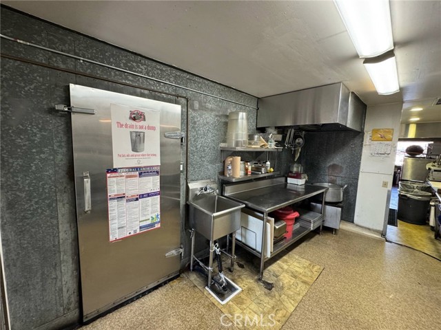 124 E Lincoln Ave, Orange CA: https://media.crmls.org/medias/6391dd62-c375-4317-bd8c-07874bc8bd77.jpg