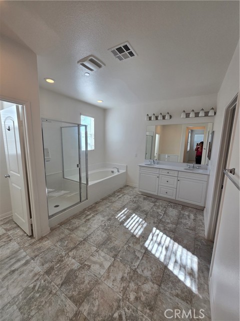 Detail Gallery Image 17 of 30 For 11014 via Del Corso, Riverside,  CA 92505 - 4 Beds | 3 Baths