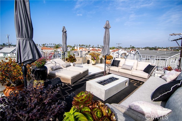 Detail Gallery Image 38 of 41 For 5770 E Lucia, Long Beach,  CA 90803 - 4 Beds | 1/2 Baths