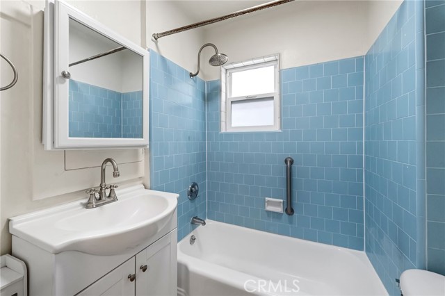 1634 Bayview Drive, Hermosa Beach CA: https://media.crmls.org/medias/63928f11-389b-4dc7-8d7c-d3da73c84443.jpg