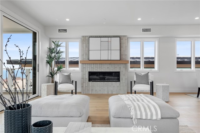 Detail Gallery Image 15 of 50 For 229 25th St, Manhattan Beach,  CA 90266 - 5 Beds | 5/2 Baths