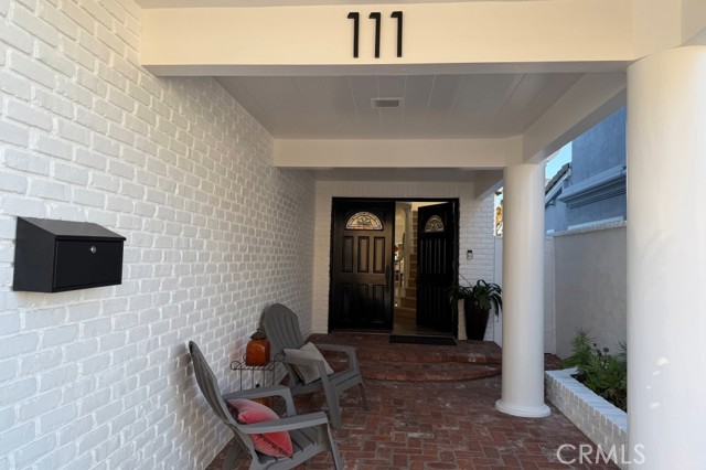 Detail Gallery Image 3 of 37 For 111 via Undine, Newport Beach,  CA 92663 - 5 Beds | 4 Baths
