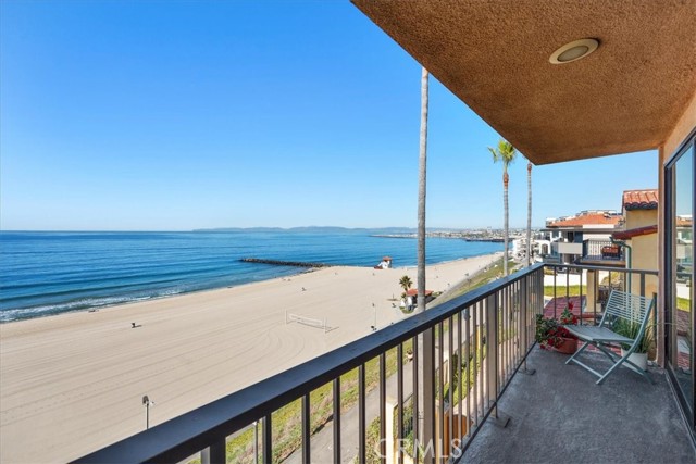 721 Esplanade, Redondo Beach, California 90277, 2 Bedrooms Bedrooms, ,2 BathroomsBathrooms,Residential,Sold,Esplanade,SB23197655