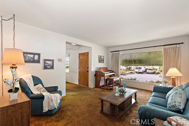 Detail Gallery Image 5 of 32 For 4708 Oliva, Lakewood,  CA 90712 - 4 Beds | 2 Baths