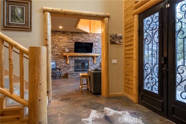 325 Stoney Creek Road, Big Bear Lake CA: https://media.crmls.org/medias/6394abe3-b7b5-44e5-a5ad-78d413c06191.jpg