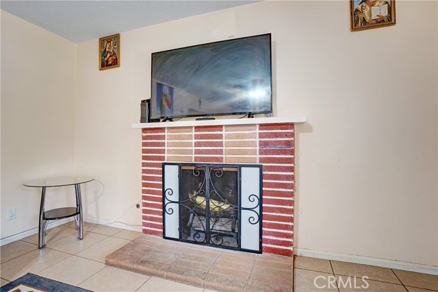 260 E Whittier Avenue, Hemet CA: https://media.crmls.org/medias/6394bf14-97df-4528-afbd-e2b7b6bdc975.jpg