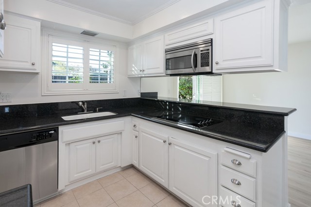 Detail Gallery Image 9 of 25 For 16701 Romar St, North Hills,  CA 91343 - 3 Beds | 2 Baths