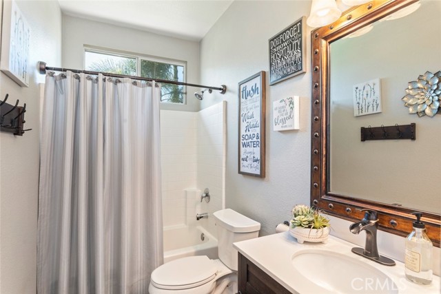 18265 Fort Lauder Lane, Perris CA: https://media.crmls.org/medias/63952ad3-d5cb-4a86-997d-9d6d69922e9b.jpg