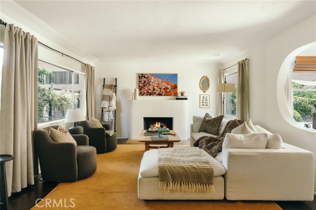 2319 S Corning Street, Los Angeles CA: https://media.crmls.org/medias/6395d7a9-0fe9-4d4e-a8b0-b1e3f834d3c0.jpg