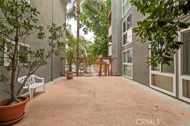 4915 Tyrone Avenue, Sherman Oaks CA: https://media.crmls.org/medias/639622fa-6f97-4ca4-af30-17033236ddc8.jpg
