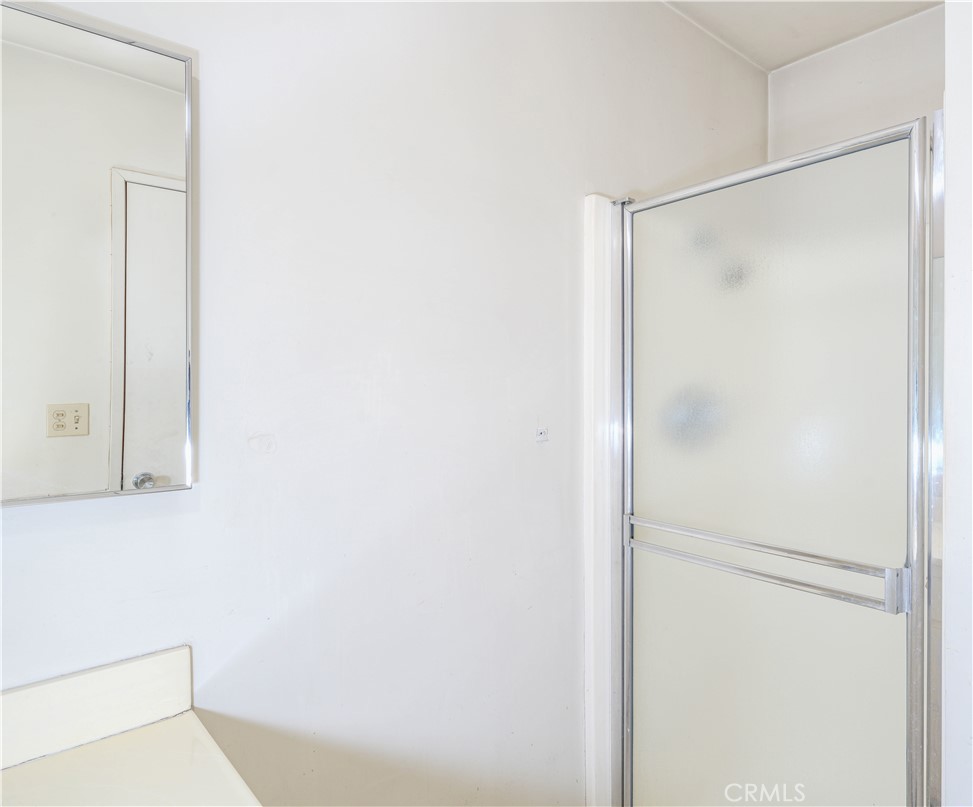 https://media.crmls.org/medias/6396aeea-2915-4b94-b2b9-c6b7256033bd.jpg?preset=X-Large