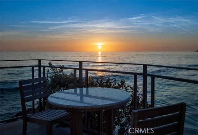 1901 Ocean Way, Laguna Beach CA: https://media.crmls.org/medias/6397e953-4be7-4542-afe3-f0a95d321217.jpg