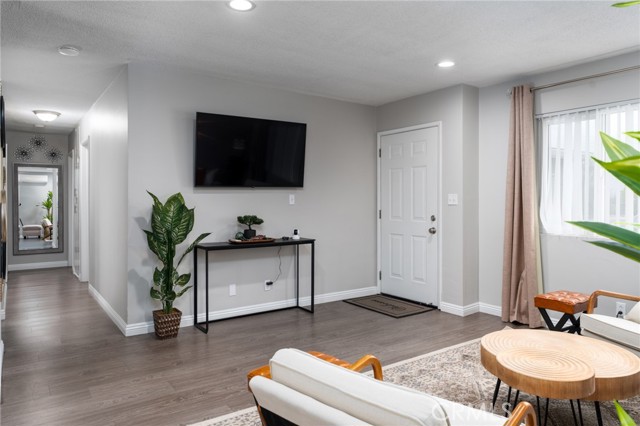 Detail Gallery Image 3 of 28 For 716 N Orange St, Riverside,  CA 92501 - 3 Beds | 2 Baths