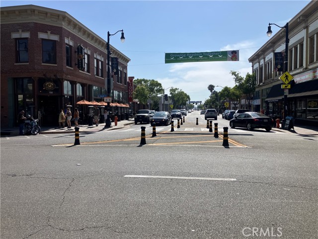 341 N Pine Street, Orange CA: https://media.crmls.org/medias/63994592-5c9e-4186-8f7e-3d49ca9bea3b.jpg