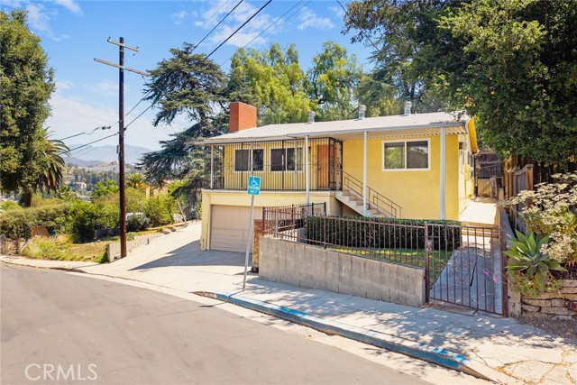 Detail Gallery Image 4 of 35 For 1312 N Avenue 46, Los Angeles,  CA 90041 - 3 Beds | 2 Baths