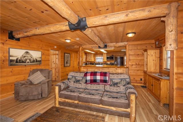 Detail Gallery Image 2 of 32 For 39998 Glenview Road, Big Bear Lake,  CA 92315 - 2 Beds | 1/1 Baths