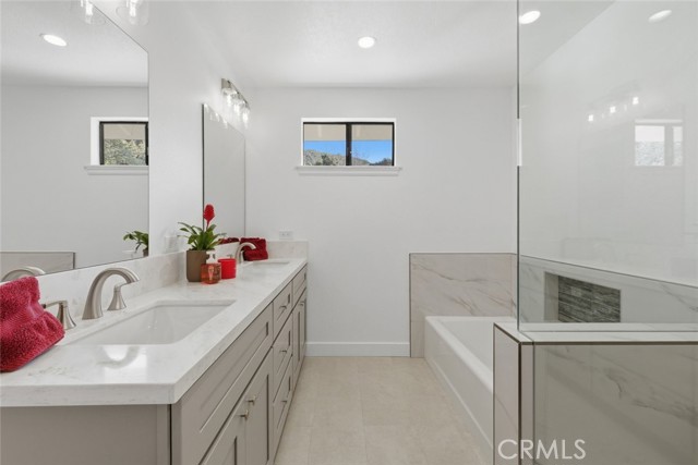 Detail Gallery Image 29 of 43 For 489 Oakhampton, Thousand Oaks,  CA 91361 - 4 Beds | 4 Baths