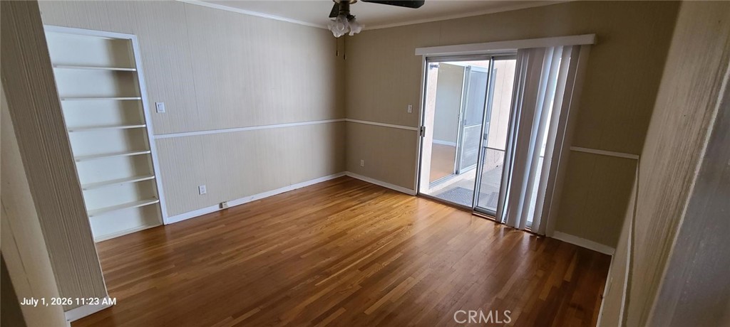https://media.crmls.org/medias/639b9ee2-e332-4c68-9463-75a1d5c1b485.jpg?preset=X-Large