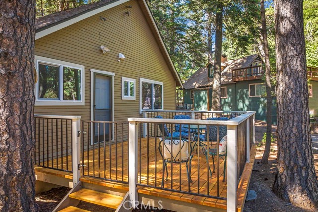 27917 Squirrel Lane, Lake Arrowhead CA: https://media.crmls.org/medias/639ce8d4-bf13-4c52-8c3c-9c3d075e18fb.jpg