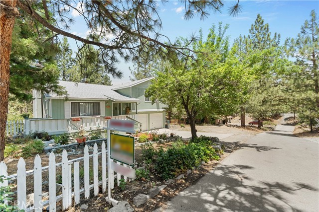 1876 Sparrow Road, Wrightwood CA: https://media.crmls.org/medias/639d0005-c822-44a8-a1c0-febf3606a174.jpg