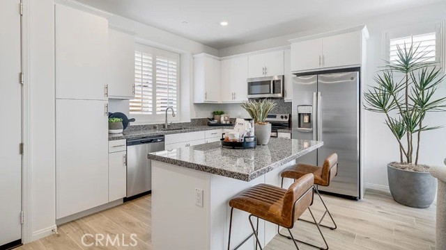 Detail Gallery Image 4 of 20 For 1209 Yeager Ave, Rialto,  CA 92376 - 3 Beds | 2/1 Baths