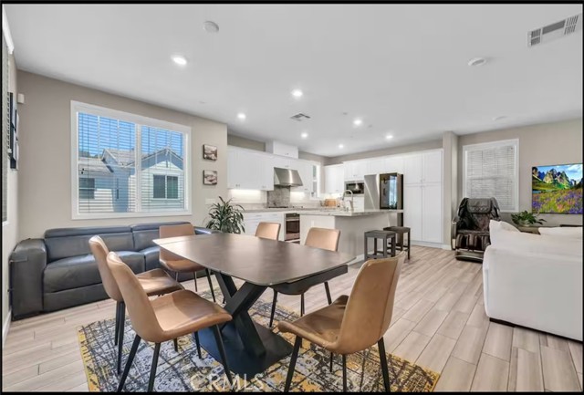 Detail Gallery Image 5 of 25 For 40 Riverton St, Pomona,  CA 91766 - 4 Beds | 4 Baths