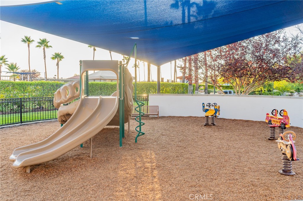https://media.crmls.org/medias/639fe3c0-8e60-4ef3-8037-cc5d429f46d0.jpg?preset=X-Large
