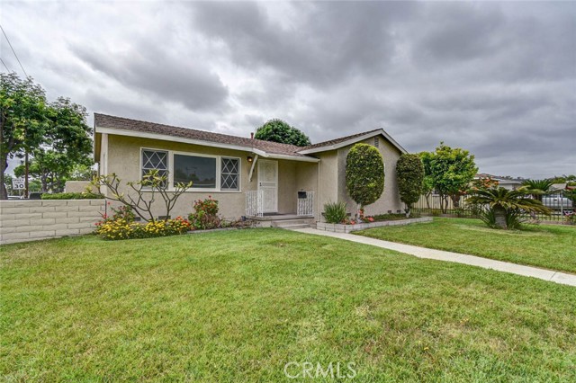 538 S Raitt Street, Santa Ana CA: https://media.crmls.org/medias/63a05409-4600-4329-9b14-5b1097070c6d.jpg