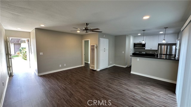 Detail Gallery Image 2 of 15 For 2312 Santa Ana Ave #C,  Costa Mesa,  CA 92627 - 2 Beds | 1/1 Baths