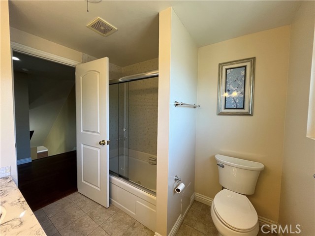 19241 Nashville Street, Northridge CA: https://media.crmls.org/medias/63a19dc9-31fa-4999-9bf7-0c5228ae418f.jpg