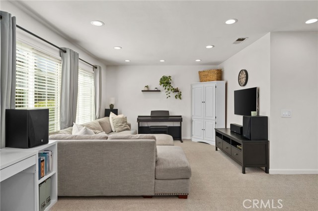 Detail Gallery Image 5 of 47 For 1693 N Mountain #D,  Upland,  CA 91784 - 3 Beds | 2/1 Baths