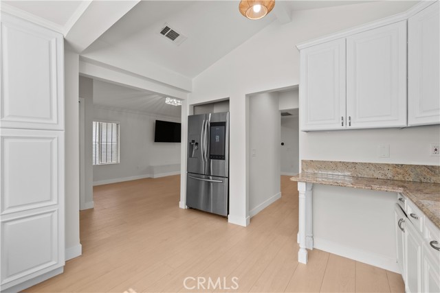 5025 Noble Avenue, Sherman Oaks CA: https://media.crmls.org/medias/63a2c4d0-ded8-48af-935c-7d562c1637c0.jpg