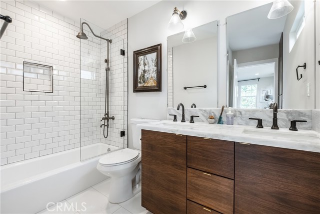 Detail Gallery Image 15 of 27 For 4039 Clayton Ave, Los Angeles,  CA 90027 - 3 Beds | 2 Baths