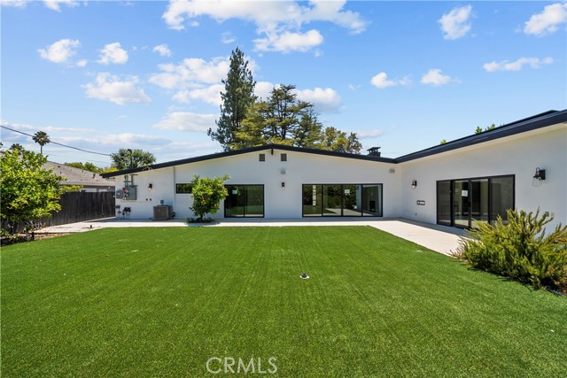23427 Canzonet Street, Woodland Hills CA: https://media.crmls.org/medias/63a37913-99d1-411a-a3de-8baafcdc9867.jpg
