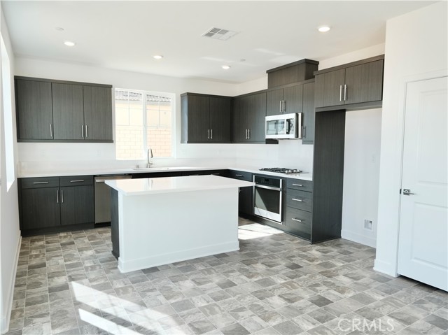 Detail Gallery Image 7 of 44 For 30770 White Pines Dr, Menifee,  CA 92584 - 3 Beds | 2/1 Baths