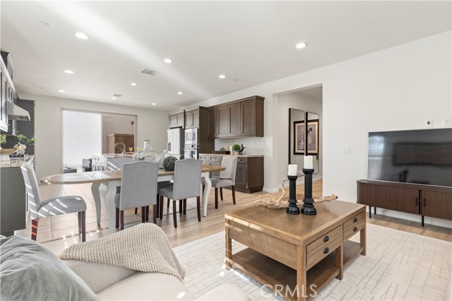 115 Hollow Tree, Irvine CA: https://media.crmls.org/medias/63a5949c-a9c6-46e9-aa7f-8cf2ce773e89.jpg