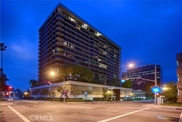Detail Gallery Image 1 of 1 For 222 Monterey Rd #104,  Glendale,  CA 91206 - 2 Beds | 2/1 Baths