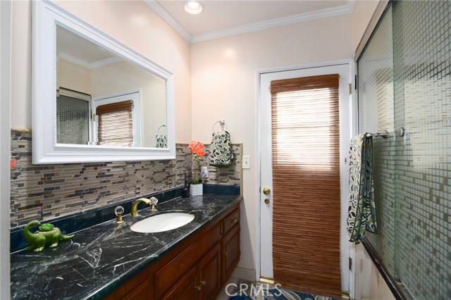 Detail Gallery Image 16 of 61 For 19849 Greenbriar Dr, Tarzana,  CA 91356 - 6 Beds | 4 Baths