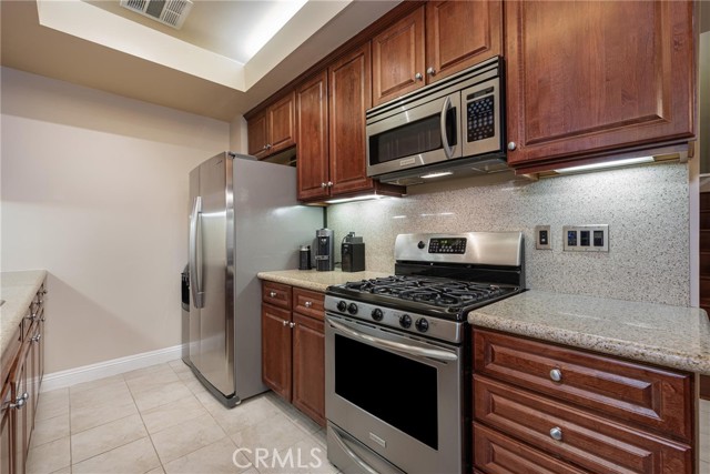 Detail Gallery Image 14 of 29 For 10130 Commerce Ave #2,  Tujunga,  CA 91042 - 2 Beds | 2 Baths