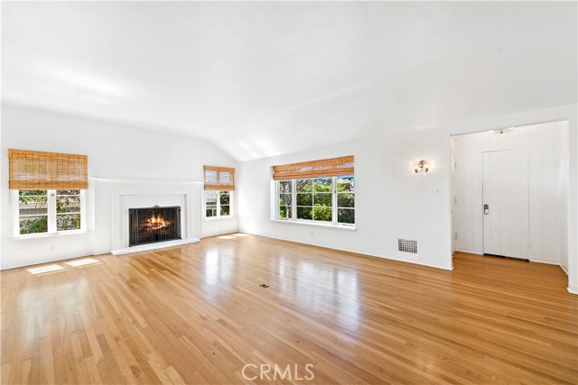 Detail Gallery Image 3 of 19 For 333 Locust St, Laguna Beach,  CA 92651 - 2 Beds | 1 Baths