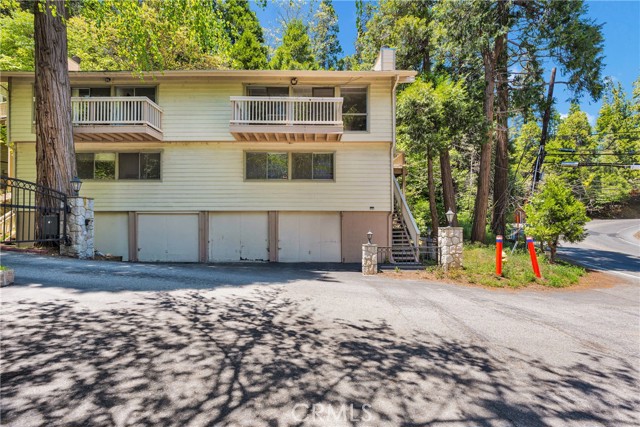 101 Rockledge Lane, Lake Arrowhead CA: https://media.crmls.org/medias/63a8327c-3230-427f-b03d-aa4433112395.jpg