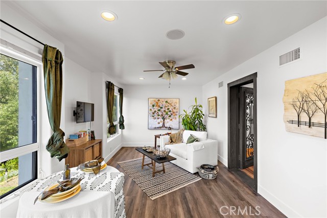 Detail Gallery Image 17 of 30 For 449 Avenida Crespi, San Clemente,  CA 92672 - 4 Beds | 2/1 Baths