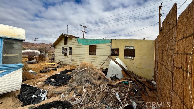 733 Ranch Rd (NEAR) Road, Yermo CA: https://media.crmls.org/medias/63aafb1a-05fe-4400-8de7-a53e5fba4bad.jpg