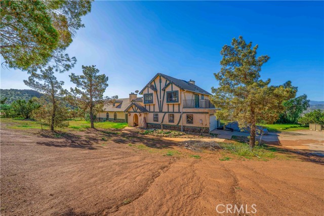 Detail Gallery Image 3 of 54 For 34754 Ellenan, Acton,  CA 93510 - 5 Beds | 4 Baths